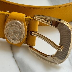 New Michael Kors ladies mustard yellow belt medium